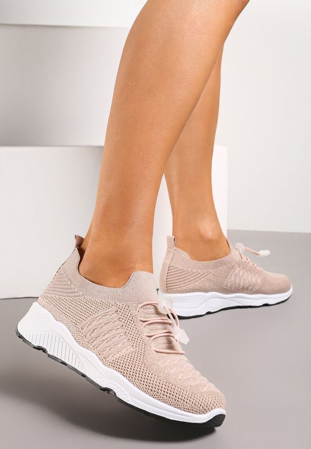 Renee - Beżowe Buty Sportowe Ściągane Gumką Ozdobione Metaliczną Nicią Rianelle. Kolor: beżowy. Wzór: aplikacja. Sport: fitness