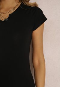 Renee - Czarny T-shirt Petomeine. Okazja: na co dzień, do domu. Kolor: czarny. Materiał: bawełna, dzianina. Długość rękawa: krótki rękaw. Długość: krótkie. Wzór: aplikacja. Styl: sportowy, casual #3