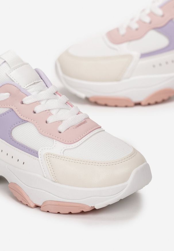 Renee - Biało-Różowe Sneakersy na Grubej Podeszwie z Cholewką przed Kostkę i Perforacją Obethy. Wysokość cholewki: przed kostkę. Kolor: biały. Szerokość cholewki: normalna