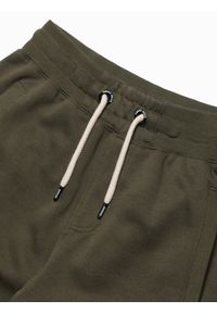 Ombre Clothing - Krótkie spodenki męskie z kieszeniami - ciemnooliwkowe V16 OM-SRBS-0109 - XXL. Kolor: oliwkowy. Materiał: bawełna, poliester, dzianina. Długość: krótkie #5