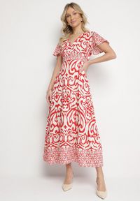 Born2be - Czerwona Sukienka o Rozkloszowanym Kroju w Ornamentalny Wzór Tillivene. Okazja: na co dzień. Typ kołnierza: dekolt w kształcie V. Kolor: czerwony. Długość rękawa: krótki rękaw. Styl: casual #6