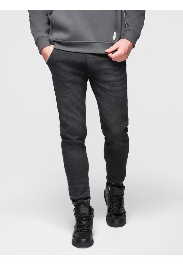 Ombre Clothing - Spodnie męskie jeansowe joggery ze ściagaczem w pasie - czarne V4 - Rozmiar: XL. Okazja: na co dzień. Kolor: czarny. Materiał: jeans. Wzór: aplikacja. Styl: retro, casual