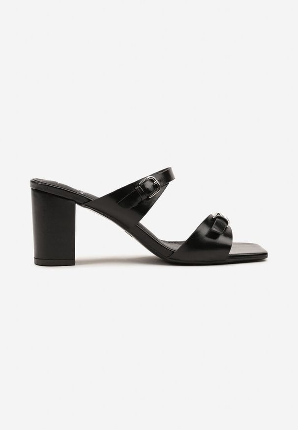 Renee - Czarne Klapki na Słupkowym Obcasie z Ozdobnymi Klamerkami Zarielae. Okazja: na co dzień. Kolor: czarny. Sezon: lato. Obcas: na obcasie. Styl: casual, elegancki. Wysokość obcasa: średni