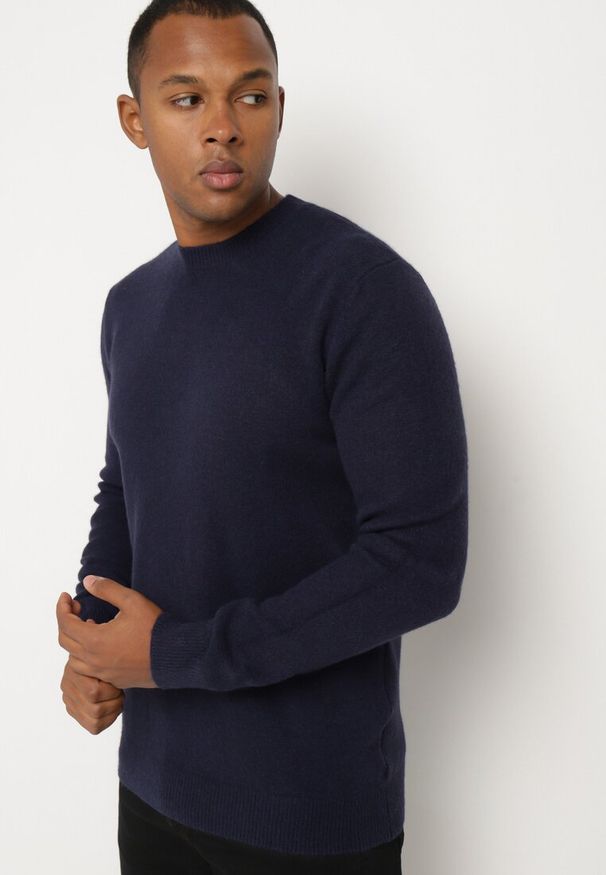 Born2be - Granatowy Klasyczny Sweter z Wełną Neanora. Okazja: na co dzień. Kolor: niebieski. Materiał: wełna. Długość rękawa: długi rękaw. Długość: długie. Styl: klasyczny