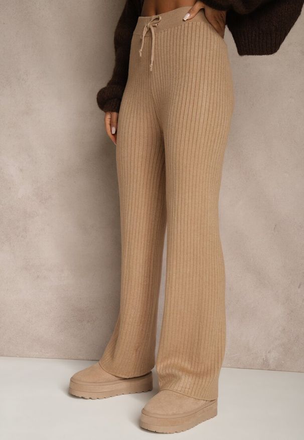 Renee - Beżowe Szerokie Spodnie z Wełną High Waist z Prążkowanego Materiału Reinna. Okazja: na co dzień. Stan: podwyższony. Kolor: beżowy. Materiał: wełna, prążkowany, materiał. Styl: casual