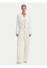 Guess Marynarka W6GN03 W1742 Biały Regular Fit. Kolor: biały. Materiał: syntetyk #2