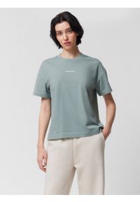 outhorn - T-shirt o kroju boxy z nadrukiem damski - morski. Kolor: morski. Materiał: dzianina, materiał, bawełna. Wzór: nadruk