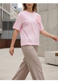 Sinsay - Koszulka z bawełną z aplikacją 3D - różowy. Kolor: różowy. Materiał: bawełna. Wzór: aplikacja #1