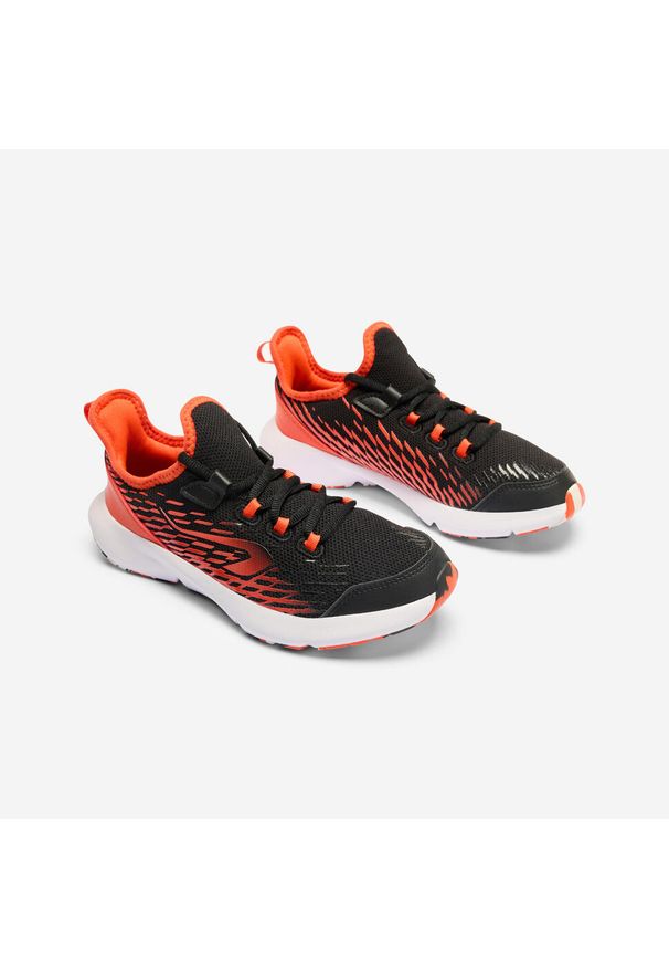 Decathlon - Buty sportowe dla dzieci Kalenji AT Flex laces. Kolor: wielokolorowy, czerwony, pomarańczowy, czarny. Materiał: mesh, kauczuk. Szerokość cholewki: normalna. Sport: bieganie