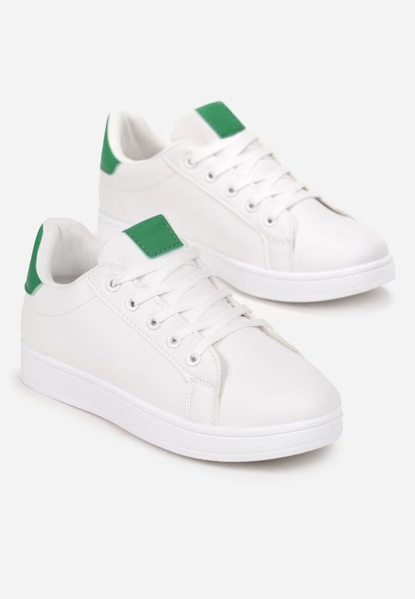 Renee - Biało-Zielone Sneakersy Przed Kostkę na Płaskiej Podeszwie Berata. Wysokość cholewki: przed kostkę. Kolor: biały. Obcas: na płaskiej podeszwie