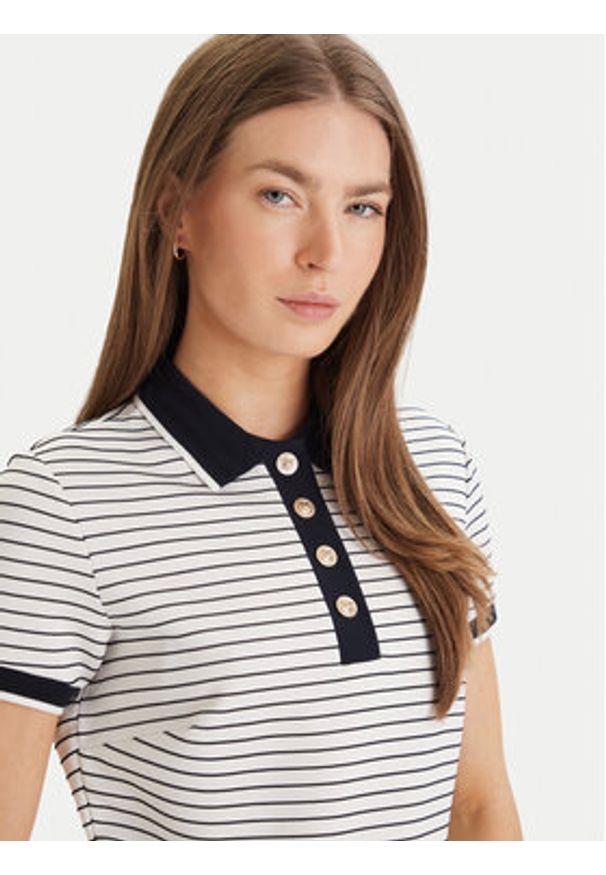 Guess Polo W6GP17 K2946 Biały Regular Fit. Typ kołnierza: polo. Kolor: biały. Materiał: wiskoza