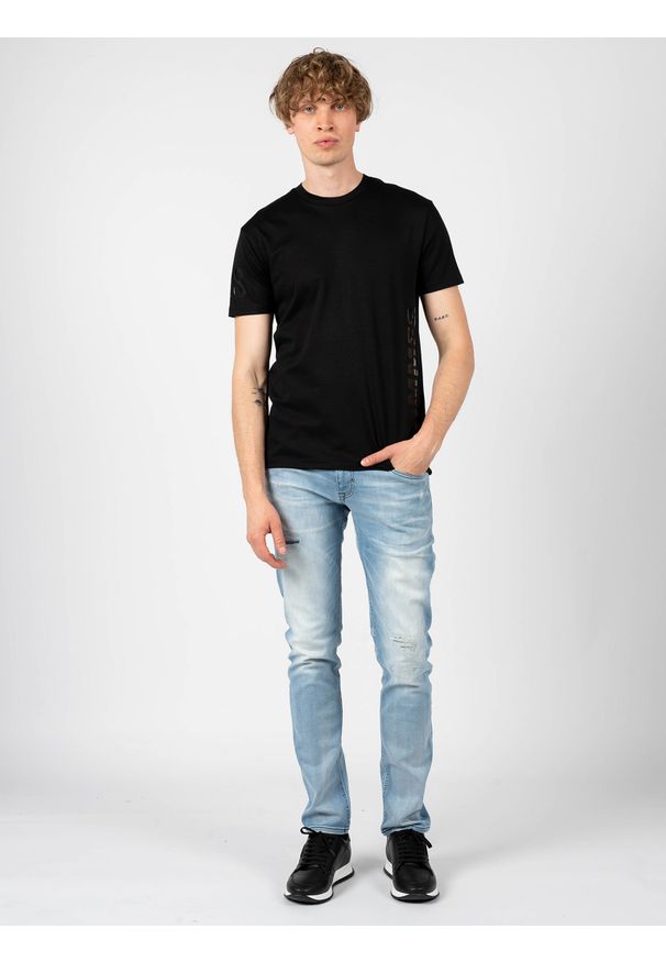 Les Hommes T-shirt | LF224300-0700-9000 | Grafic Print | Mężczyzna | Czarny. Okazja: na co dzień. Kolor: czarny. Materiał: bawełna. Wzór: nadruk. Styl: casual