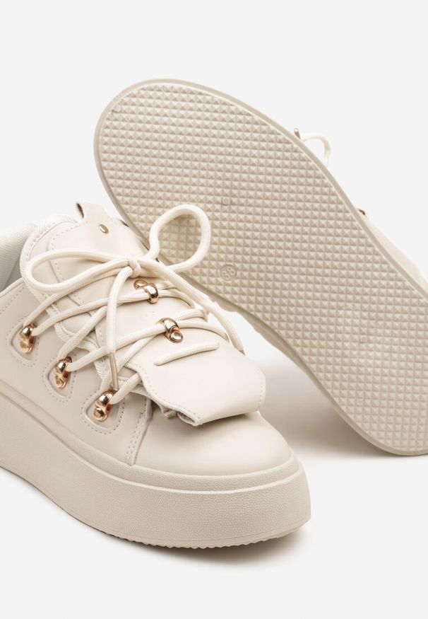 Renee - Beżowe Sneakersy na Platformie Ozdobione Wstawką i Rzemykami na Języku Barilsa. Okazja: na spacer, na co dzień. Kolor: beżowy. Materiał: jeans. Wzór: aplikacja. Obcas: na platformie. Wysokość obcasa: średni. Sport: turystyka piesza