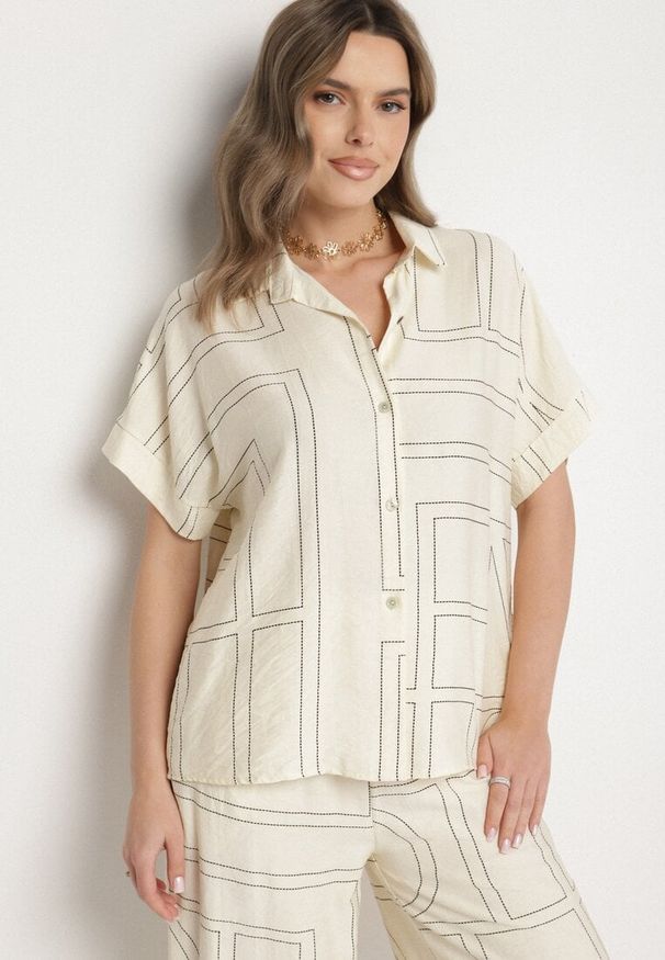 Born2be - Jasnobeżowy Komplet z Lnem i Wiskozą Koszula i Spodnie w Geometryczny Wzór Fevoline. Kolor: beżowy. Materiał: len, wiskoza. Wzór: geometria