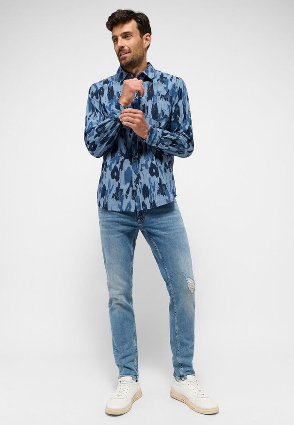 Mustang - Męskie Spodnie Jeansowe MUSTANG Oregon Slim Denim Blue 1015865 5000 424. Okazja: na co dzień. Stan: obniżony. Styl: klasyczny, casual, sportowy