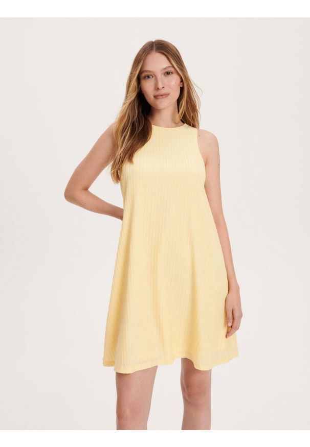 Reserved - Trapezowa sukienka mini - jasnożółty. Kolor: żółty. Materiał: dzianina. Typ sukienki: trapezowe. Długość: mini