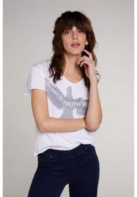 T-shirt z krótkim rękawem z motywem ptaka Oui. Kolor: biały. Materiał: bawełna. Długość rękawa: krótki rękaw. Długość: krótkie. Wzór: napisy #1