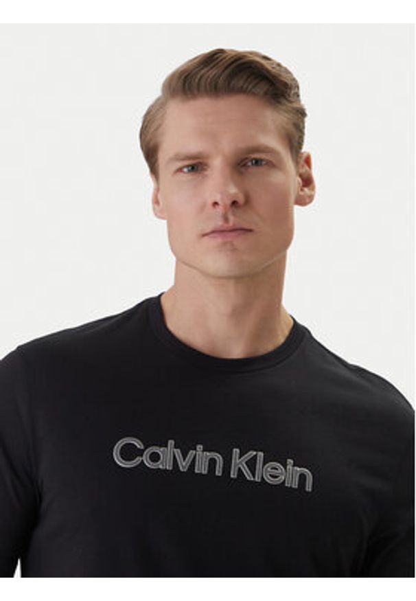 Calvin Klein T-Shirt LV04LF809G Czarny Regular Fit. Kolor: czarny. Materiał: bawełna