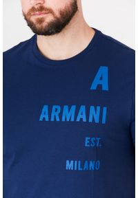 Armani Exchange - ARMANI EXCHANGE Granatowy t-shirt męski z niebieskim logo. Kolor: niebieski. Materiał: prążkowany. Wzór: nadruk #5