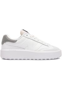 Buty damskie New Balance CT302LP – białe. Okazja: na co dzień. Kolor: biały. Materiał: materiał, dresówka, skóra, guma. Szerokość cholewki: normalna #1