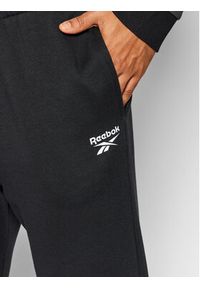 Reebok Spodnie dresowe HG4456 Czarny Regular Fit. Kolor: czarny. Materiał: bawełna, dresówka #4