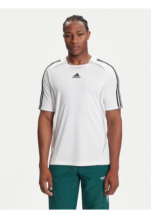 Adidas - adidas T-Shirt Teamgeist adicolor JW5874 Biały Loose Fit. Kolor: biały. Materiał: syntetyk