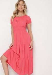 Born2be - Różowa Sukienka o Rozkloszowanym Kroju z Dekoltem Typu Łódka Miranea. Okazja: na co dzień. Kolor: różowy. Materiał: jeans. Typ sukienki: proste, rozkloszowane. Styl: casual, klasyczny #2