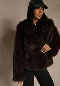 Renee - Brązowa Kurtka Futerko z Nieodpinanym Kapturem Vetisala. Okazja: na co dzień. Kolor: brązowy. Materiał: futro. Styl: elegancki, casual #1