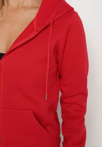 Born2be - Czerwona Rozpinana Bluza z Kapturem Bawełną i Sznurkami Viltara. Okazja: na co dzień. Typ kołnierza: kaptur. Kolor: czerwony. Materiał: bawełna. Styl: casual