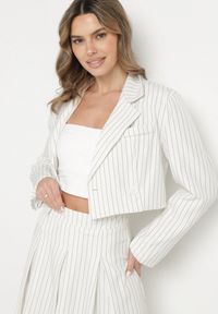 Born2be - Biała Marynarka Dwurzędowa o Krótkim Kroju w Delikatne Paski Redarisa. Okazja: na co dzień. Kolor: biały. Materiał: jeans. Długość: krótkie. Wzór: paski. Styl: casual, elegancki #6