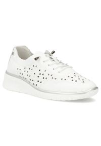 Skórzane półbuty damskie ażurowe białe Filippo DP6714. Kolor: biały. Materiał: skóra. Szerokość cholewki: normalna. Wzór: ażurowy #1