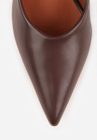 Renee - Ciemnobrązowe Czółenka Vices na Obcasie Typu Kaczuszka ze Skórzaną Wkładką Amerisse. Okazja: na co dzień. Kolor: brązowy. Materiał: skóra. Obcas: na obcasie. Styl: casual, klasyczny. Wysokość obcasa: średni #8