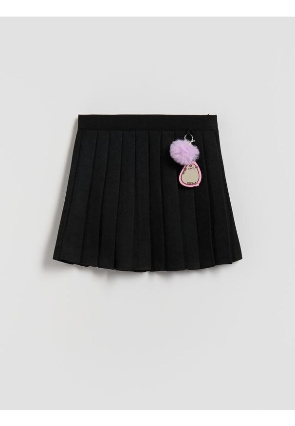 Reserved - Plisowana spódnica z breloczkiem Pusheen - czarny. Kolor: czarny. Materiał: tkanina, bawełna. Wzór: gładki