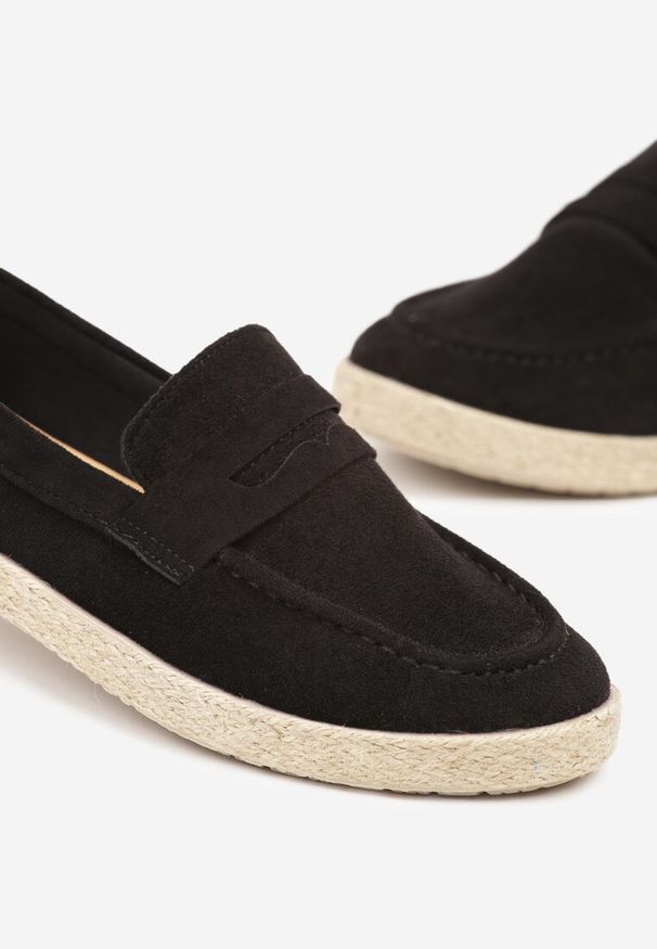Born2be - Czarne Półbuty w Stylu Mokasynów Nelarisa. Okazja: na co dzień. Kolor: czarny. Obcas: na obcasie. Styl: elegancki, casual, klasyczny. Wysokość obcasa: niski