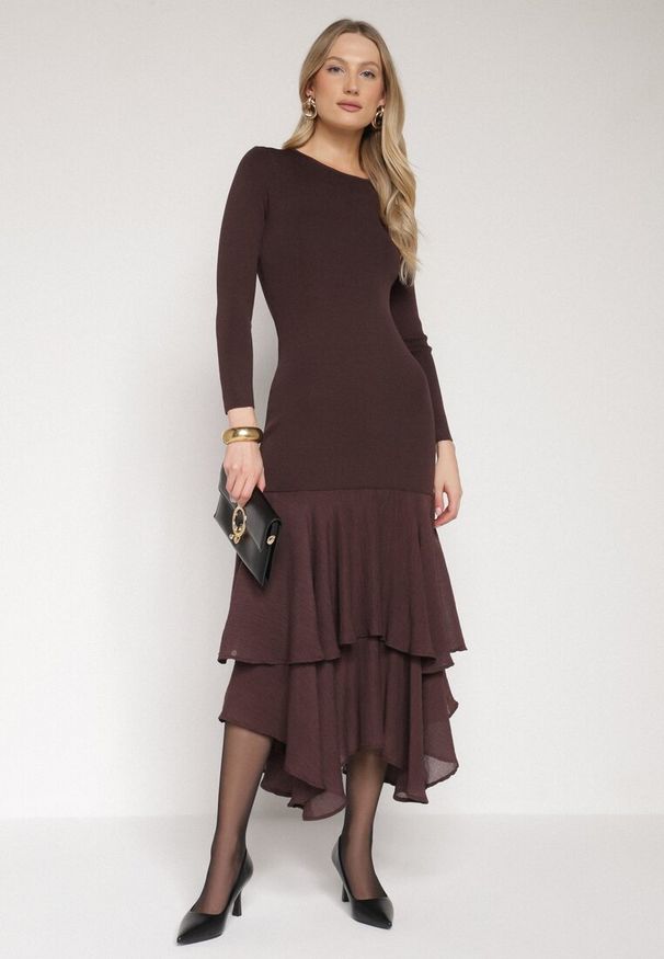 Born2be - Brązowa Sukienka z Wiskozą o Dopasowanym Kroju z Falbanami u Dołu Vebmara. Okazja: na randkę. Kolor: brązowy. Materiał: wiskoza. Typ sukienki: dopasowane. Styl: elegancki