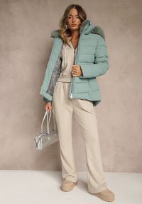 Renee - Jasnozielona Pikowana Kurtka o Taliowanym Kroju z Kapturem z Futerkiem Olidessa. Okazja: na spacer, na co dzień. Typ kołnierza: kaptur. Kolor: zielony. Materiał: futro. Styl: casual #2