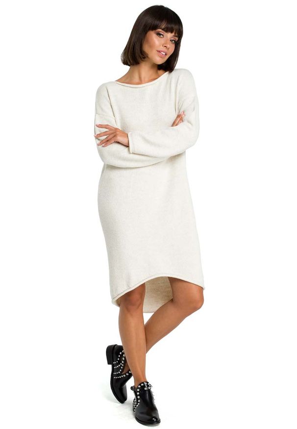 MOE - Beżowa Asymetryczna Swetrowa Sukienka z Dekoltem w Łódkę. Kolor: beżowy. Materiał: akryl, elastan, poliamid. Typ sukienki: asymetryczne