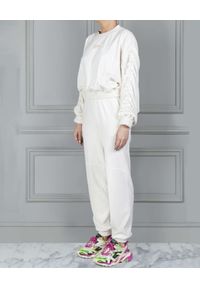 CHAOS BY MARTA BOLIGLOVA - Kremowa bluza z marszczonymi rękawami Bamboo. Kolor: biały. Materiał: dresówka, tkanina