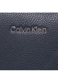 Calvin Klein Saszetka Ck Must Reporter S K50K508695 Granatowy. Kolor: niebieski. Materiał: skóra