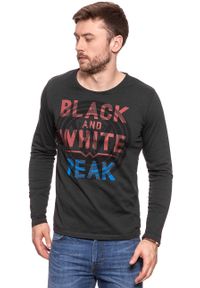 Wrangler - LONGSLEEVE WRANGLER PEAK TEE PHANTOM W7B09DE16. Kolor: czarny. Długość rękawa: długi rękaw. Wzór: nadruk