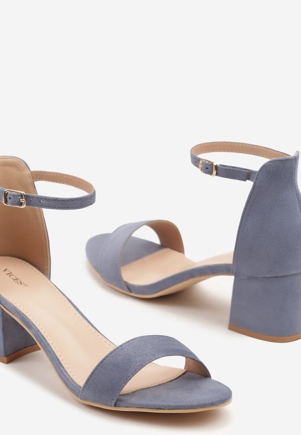 Born2be - Niebieskie Sandały Vices na Obcasie w Klasycznym Stylu Jelhiris. Okazja: na co dzień. Zapięcie: sprzączka. Kolor: niebieski. Materiał: jeans. Obcas: na obcasie. Styl: klasyczny. Wysokość obcasa: średni
