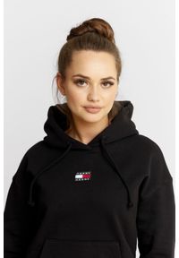 Tommy Jeans - TOMMY JEANS Czarna bluza damska z kapturem, Rozmiar XS. Typ kołnierza: kaptur. Kolor: czarny. Materiał: prążkowany. Wzór: aplikacja