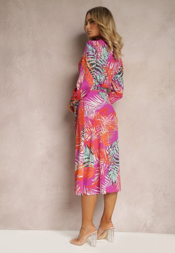 Renee - Fioletowo-Beżowa Sukienka z Kopertowym Wiązaniem i Materiałowym Paskiem Adnila. Okazja: na co dzień. Kolor: fioletowy. Materiał: materiał. Typ sukienki: kopertowe. Styl: casual, elegancki