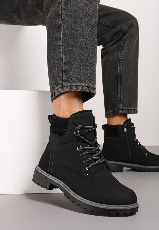 Born2be - Czarne Płaskie Klasyczne Traperki ze Sznurowaniem Lobanne. Kolor: czarny. Materiał: jeans, wełna. Sezon: zima, jesień. Styl: klasyczny