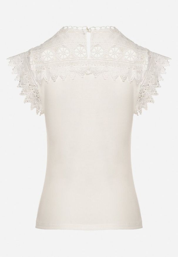 Born2be - Biały Top z Bawełny Ozdobiony Koronką Liriona. Okazja: na co dzień. Kolor: biały. Materiał: koronka, bawełna. Wzór: aplikacja, koronka. Styl: elegancki, casual