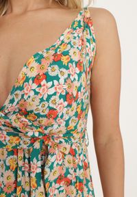 Born2be - Zielono-Pomarańczowa Bawełniana Sukienka na Ramiączkach z Kopertowym Dekoltem i Asymetrycznym Rozcięciem Xiloa. Okazja: na co dzień. Typ kołnierza: dekolt kopertowy. Kolor: zielony. Materiał: bawełna. Długość rękawa: na ramiączkach. Wzór: aplikacja. Typ sukienki: kopertowe, asymetryczne. Styl: casual #6