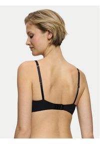 Triumph Biustonosz push-up Body Make-Up Essential 10161797 Czarny. Kolor: czarny. Materiał: syntetyk. Rodzaj stanika: push-up #4