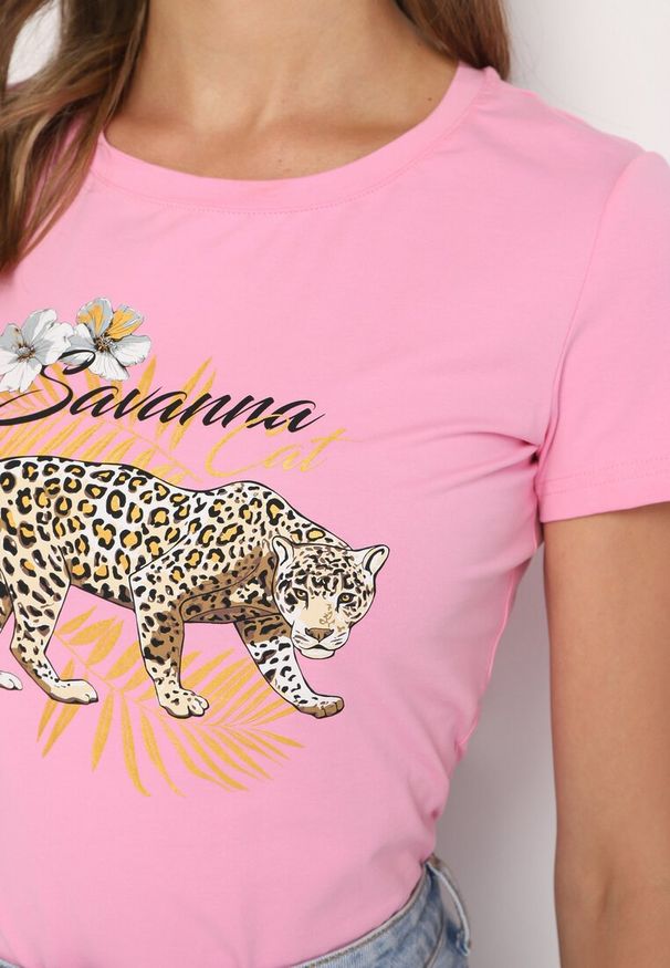Born2be - Różowy T-shirt z Bawełny z Nadrukiem Pantery Yelfea. Okazja: na co dzień. Kolor: różowy. Materiał: bawełna. Wzór: nadruk, motyw zwierzęcy. Styl: elegancki, casual