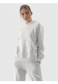 4f - 4F Bluza dresowa nierozpinana z kapturem damska - szara S. Okazja: na co dzień. Typ kołnierza: kaptur. Kolor: szary. Materiał: dresówka. Długość rękawa: raglanowy rękaw. Wzór: gładki, ze splotem. Styl: casual, sportowy #1