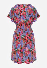 Renee - Różowo-Niebieska Krótka Sukienka w Kwiaty z Szeroką Gumką w Pasie Meles. Kolor: niebieski. Materiał: wiskoza. Długość rękawa: krótki rękaw. Wzór: kwiaty. Sezon: lato. Typ sukienki: rozkloszowane, kopertowe. Długość: mini #6